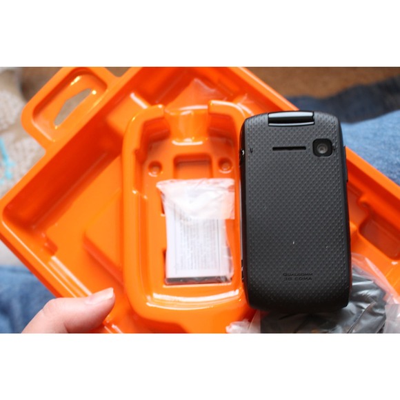 Boost Mobile Kyocera Coast KYS2151ABB Black Flip Cellular Phone Never used - Picture 5 of 7